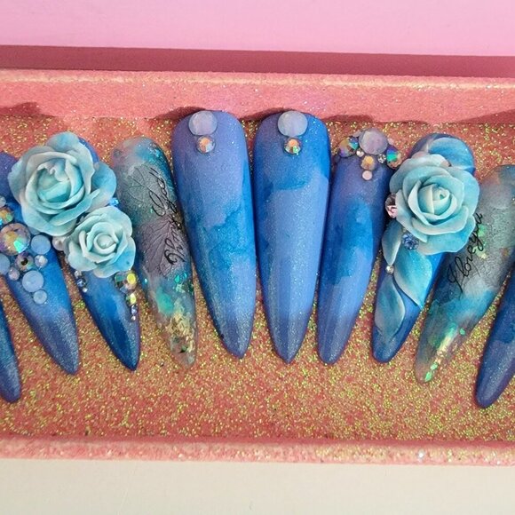 10 pcs Blue Rose Victorian Style Fingernails - Picture 2 of 9